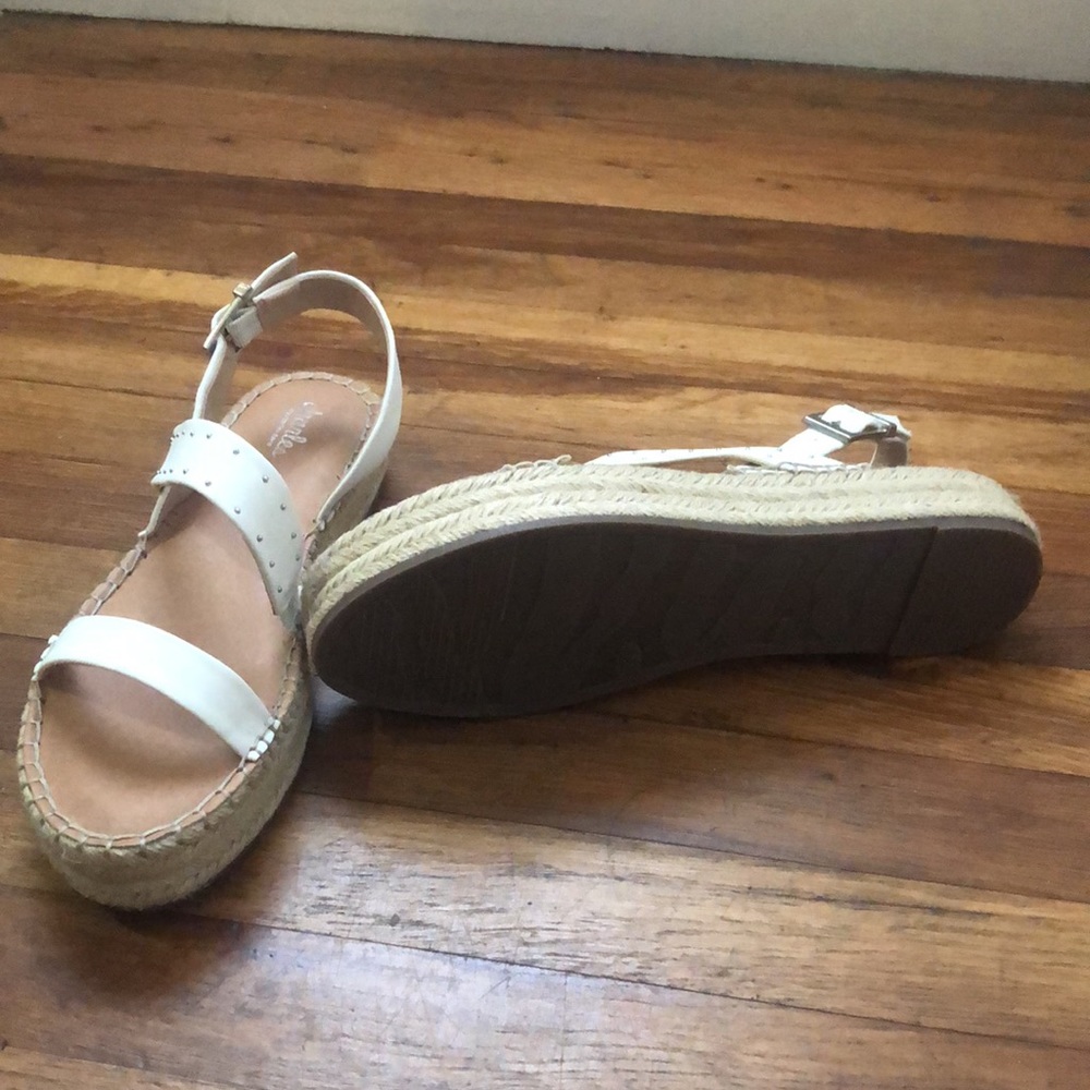 White/Tan Beach Sandals - Picture 5 of 6